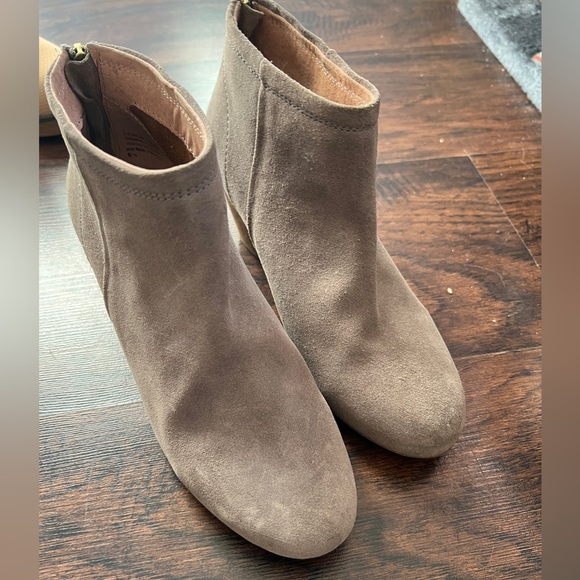 Seychelles Taupe Booties - Picture 4 of 8